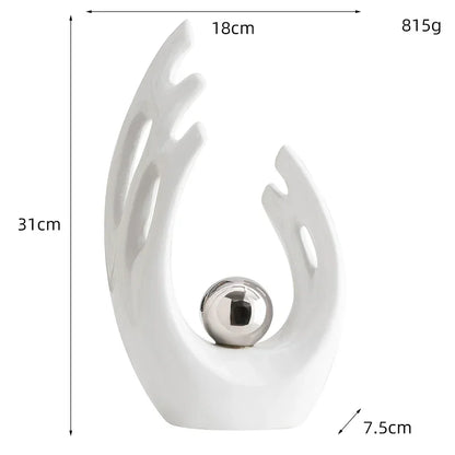 Aurea Mano™ – Scultura Artistica Moderna con Sfera Dorata