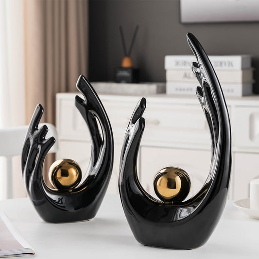 Aurea Mano™ – Scultura Artistica Moderna con Sfera Dorata